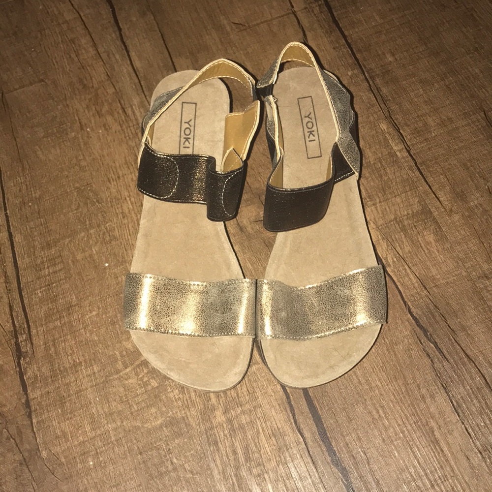 Bronze and gold wedges